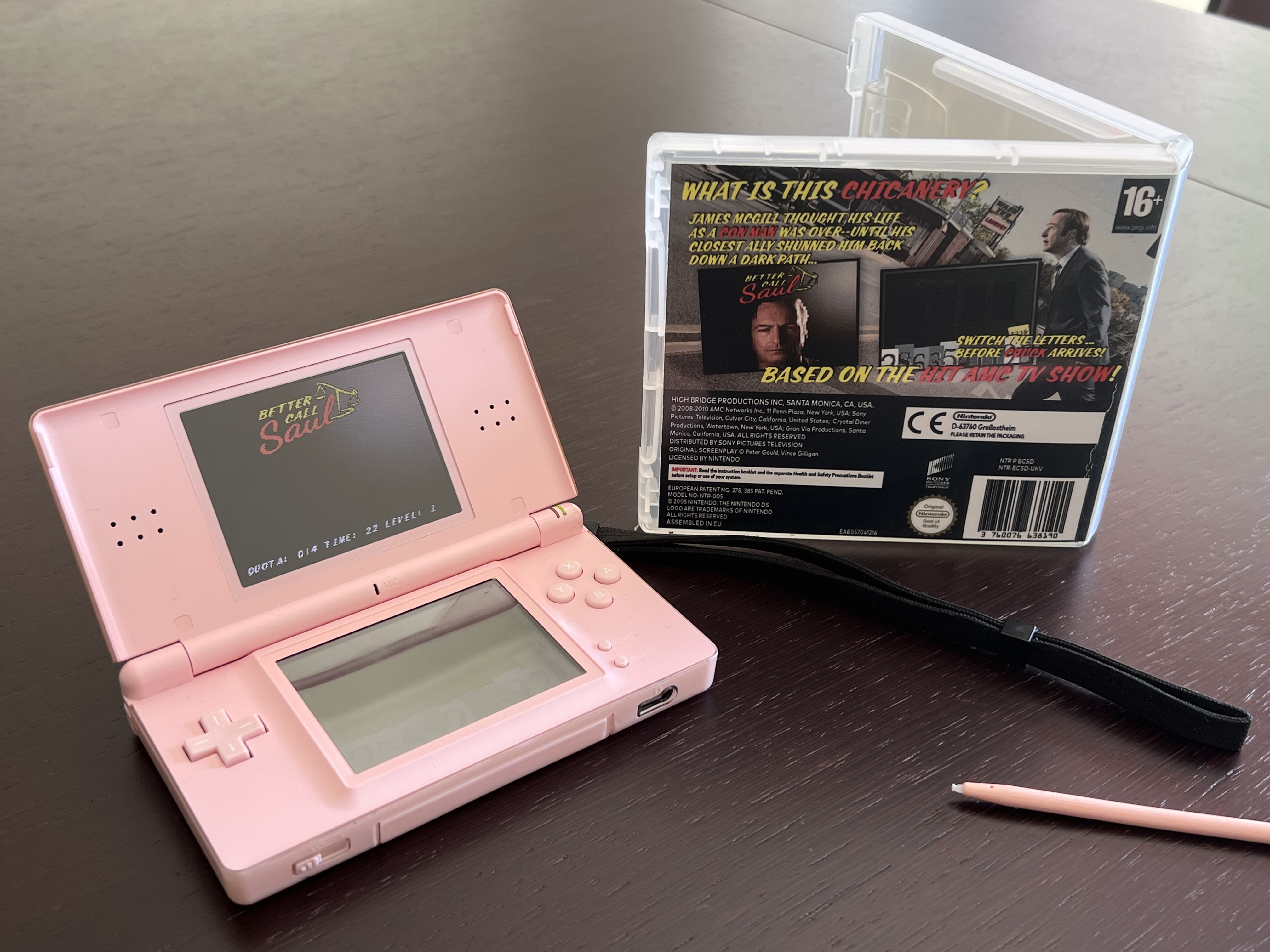 Reverse cover with gameplay on the DS screen